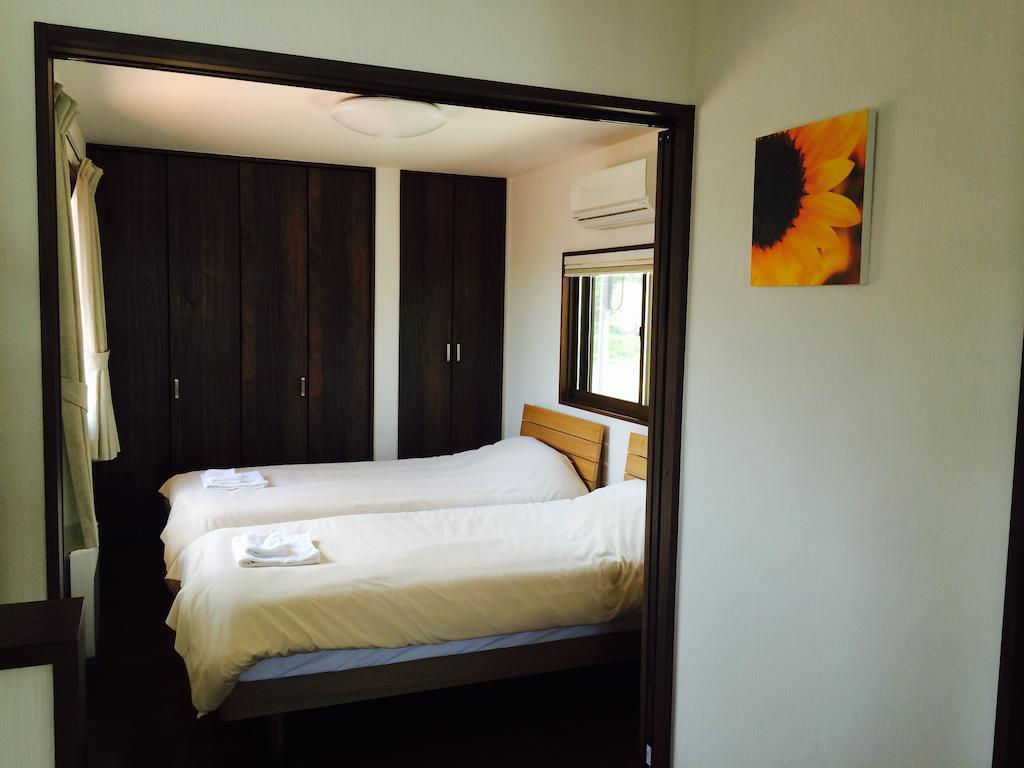 Вилла Kashiwa House Фурано Номер фото