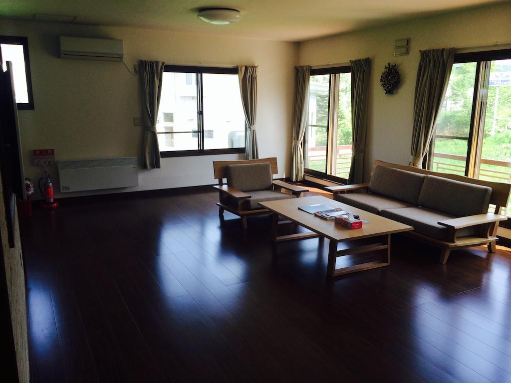 Вилла Kashiwa House Фурано Номер фото